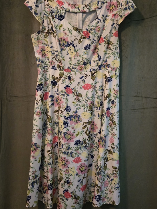 Dresses & Skirts - Floral Cap-Sleeve Fit & Flare Dress in White Multi